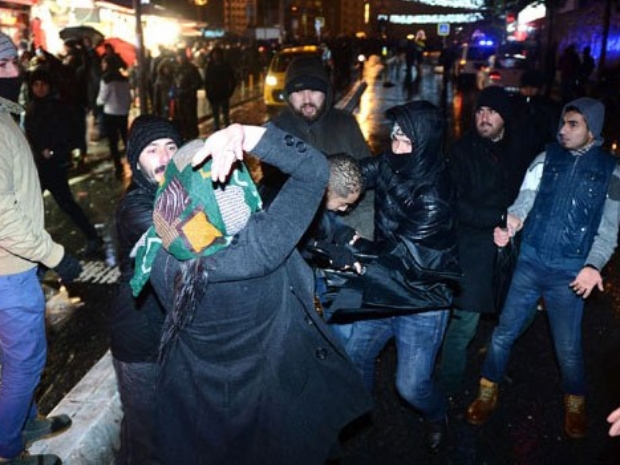 Taksim'de Yine Taciz - 3 Gözaltı