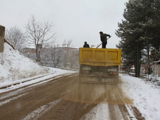 Kış Geldi Artık Yollardan Kar Temizlemede Tuza Son