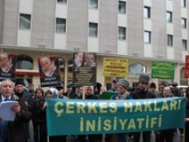 Murat Bardakçi ya protesto