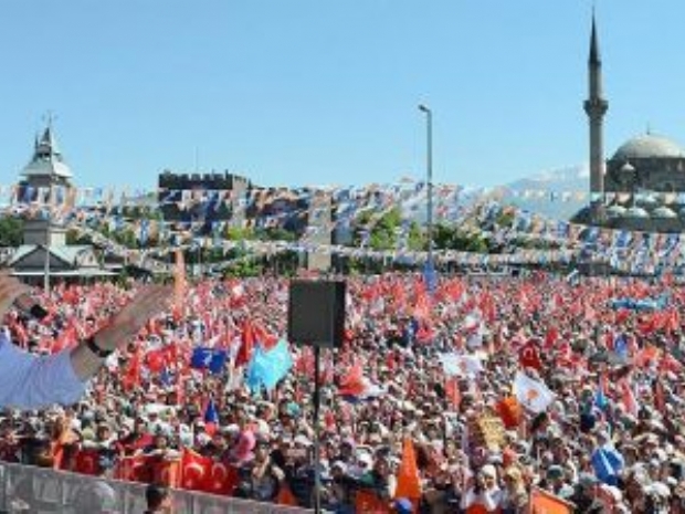 Miting meydanları en meşru zeminlerdir