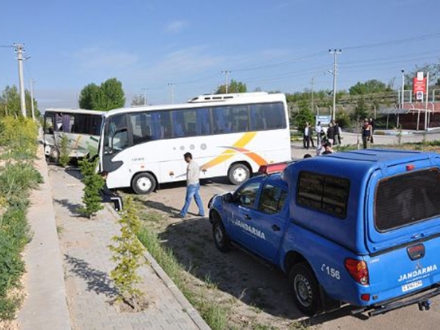 Kahramanmaraş'ta servis araçları çarpıştı